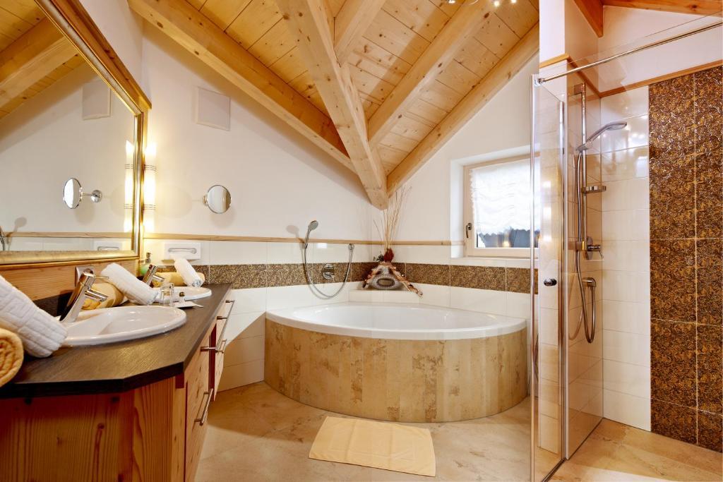 Biohotel Castello Koenigsleiten เคอนิกสไลเทน ภายนอก รูปภาพ