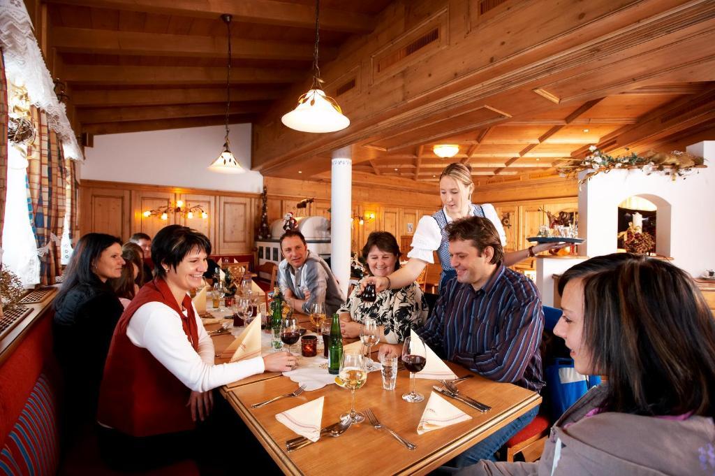 Biohotel Castello Koenigsleiten เคอนิกสไลเทน ภายนอก รูปภาพ